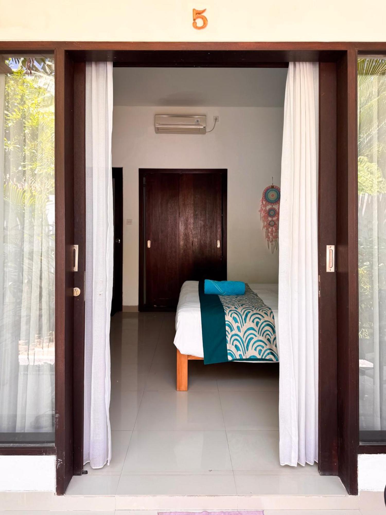 Urban Jungle Beach House Canggu  Exterior photo