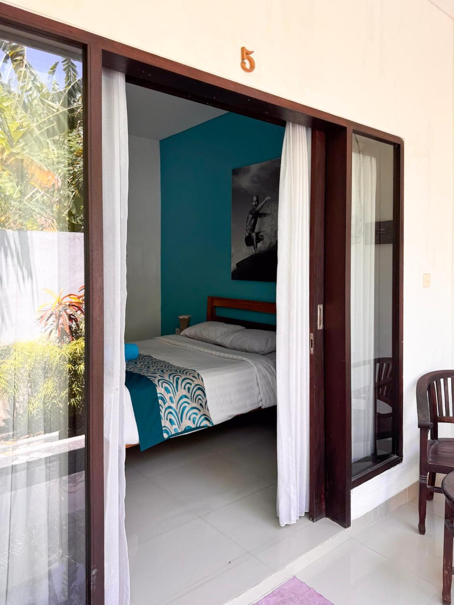 Urban Jungle Beach House Canggu  Exterior photo