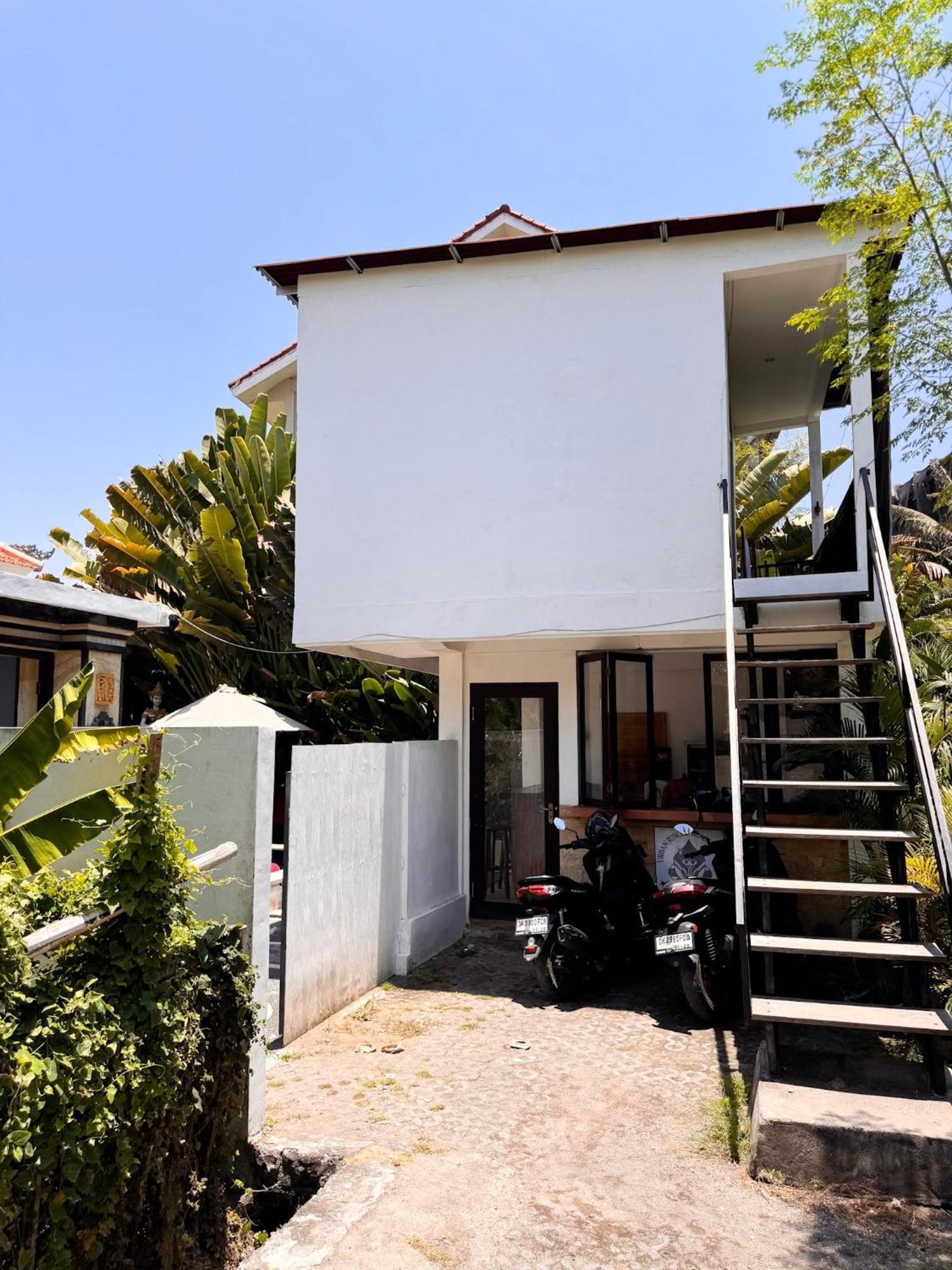 Urban Jungle Beach House Canggu  Exterior photo